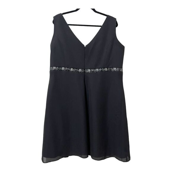 Michaelangelo Sleeveless Black V Neck Embellished Waist Knee Length Dress Sz 22 - Picture 2 of 7